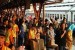 Calon penumpang Kereta Api Mataremaja jurusan Malang, di Stasiun Pasar Senen, Jakarta Pusat, Senin (29/7).   (Republika/Adhi Wicaksono)