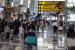 Sejumlah calon penumpang pesawat berjalan di Terminal 3 Bandara Soekarno Hatta, Tangerang, Banten, Kamis (5/5/2022). Padang dan Denpasar Tujuan Pemudik Paling Banyak di Bandara Soekarno-Hatta