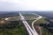 Sejumlah kendaraan pemudik melintas di jalan tol Trans Sumatera Bakauheni-Terbanggi Besar, di Desa Sababalau Lampung Selatan, Lampung, Kamis (30/5/2019). 