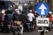  Sejumlah pemudik bermotor mulai berdatangan di jalan raya Kalimalang, Bekasi, Jawa Barat, Ahad (26/8). 