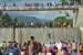 Sejumlah warga mandi-mandi di kawasan Cek Dam Koto Tuo, Padang, Sumatera Barat,  Senin (12/4/2021). Warga menjalankan tradisi Balimau, atau mensucikan diri menjelang memasuki satu Ramadhan dengan mandi bersama keluarga dan kerabat di sungai. 