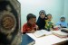 Berbagi Berkah Ramadhan pada Ustadz dan Guru Mengaji. Seorang guru mengajarkan anak muridnya mengaji.
