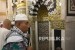 Seorang jamaah haji Indonesia berada di Raudah atau taman surga di Masjid Nabawi, Madinah, Arab Saudi. 
