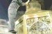Seorang petugas kebersihan tengah membersihkan Maqam Ibrahim di Masjid Al Haram Makkah.