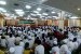 Suasana buka puasa bersama 1.000 anak yatim yang diadakan oleh NRA Group di Masjid At-Tin, Jakarta, Selasa (29/5).