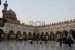 Masjid Al-Azhar yang terletak di kawasan Universitas Al-Azhar di Kairo, Mesir.  
