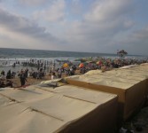 Suasana Pantai Gaza, sehari menjelang bulan suci Ramadhan.