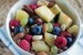Tambahkan potongan buah di sereal sebagai menu sahur sehat.