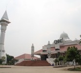 Tampak depan Masjid Muammar Qaddafy. (Republika Online/Fafa) 