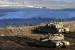 Tank-tank Israel dalam posisi menghadap sebuah desa Suriah dari Dataran Tinggi Golan yang dicaplok Israel.