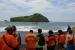 Tim SAR gabungan melakukan pencarian korban terseret arus di Pantai Jember, Jawa Timur. 3 wisatawan Gresik terseret ombak di Pantai Paseban Jember, salah satunya meninggal.