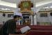 Umat Islam membaca Al Quran di Masjid Al-Hikmah Bandar Lampung, Lampung, Kamis (15/4/2021). Pada bulan Ramadhan umat Islam memperbayak kegiatan ibadah seperti tadarus atau membaca Al Quran.