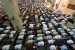 Umat muslim menunaikan ibadah shalat Tarawih pertama di Masjid Raya Sabilal Muhtadin, Banjarmasin, Kalimantan Selatan, Ahad (5/5/2019).