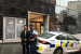 Ustaz Kopri Nurzen saat berpose dengan seorang petugas kepolisian di Auckland, Selandia Baru, Senin (13/5)