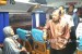 Wakil Presiden Jusuf Kalla berbincang dengan sejumlah pemudik di atas kereta Argo Dwipangga Fakultatif tujuan Surabaya,  saat memantau persiapan arus mudik di Stasiun Gambir, Jakarta, Kamis (7/6)