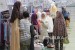 Warga berbelanja di area Bazar Ramadhan di halaman Masjid Sunda Kelapa, Selasa (6/6).