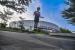 Olahraga Aman Saat Puasa, Ahli: Jangan Dipaksakan. Warga berolahraga di halaman Jakarta International Velodrome, Ahad (18/4/2021). Velodrome menjadi salah satu tempat pilihan warga untuk berolahraga sekaligus menunggu waktu berbuka puasa atau ngabuburit.