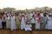  Warga kota Riyadh melaksanakan shalat Idul Fitri di Masjid Jami, Riyadh, Arab Saudi. Cara Masyarakat Arab Saudi Menyambut Sholat Idul Fitri. (Fahad Shadeed/Reuters)