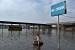 Warga menggunakan ban bekas untuk melintasi banjir rob yang merendam Terminal Bus Terboyo di Semarang, Jawa Tengah (Ilustrasi)