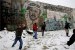 Warga Palestina bermain salju di wilayah perbatasan Qalandia di antara Yerusalem dan Tepi Barat, Ramallah, Kamis (10/1). Pasukan Israel Serang Pemuda Palestina Sedang Main Salju di Yerusalem Timur