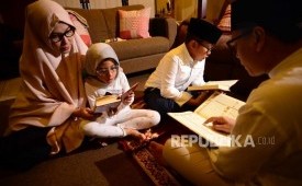 ILUSTRASI Orang tua dan anak.