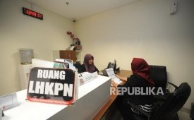  Ruangan LHKPN. Loket penyerahan Laporan Harta Kekayaan Penyelenggara Negara (LHKPN) di Gedung KPK, Jakarta.