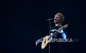 Penyanyi asal Inggris, Ed Sheraan. Dia mengatakan keputusan pendepakan Macklemore dari turnya berasal dari pihak promotor tur, bukan dari dirinya.