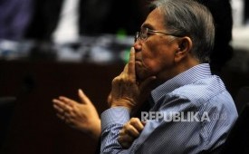 Mantan menteri koordinator Bidang Ekonomi, Keuangan dan Industri Kwik Kian Gie saat menjadi saksi di Pengadilan Tipikor, Jakarta.