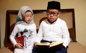 Adik dan kakak (ilustrasi). Kebiasaan kakak yang sering diminta mengalah ternyata bisa berdampak negatif pada perkembangan emosional dan psikologis si kakak.