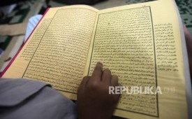 ILUSTRASI Menuntut ilmu agama