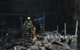 Proses Pemadaman dan Pendinginan Kebakaran Ruko Galeri di Mampang Butuh 16 Jam