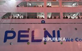 Kapal milik PT Pelayaran Nasional Indonesia atau PT Pelni (Persero).