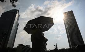 Jakarta diprakirakan akan cerah hingga berawan pada Senin.