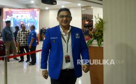 Musisi Sigit Purnomo alias Pasha Ungu. Pasha dipuji warganet karena tidak ikut berjoget di Sidang Tahunan MPR.