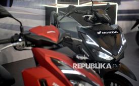 Motor All New Honda Vario 125 dipajang saat peluncuran di AHM Safety Riding and Training Center, Deltamas, Cikarang, Jawa Barat, Senin (01/12/2025). PT Astra Honda Motor (AHM) meluncurkan generasi terbaru All New Honda Vario 125 dengan pembaruan menyeluruh yang dilengkapi kehadiran tipe terbaru berkonsep Street style. All New Honda Vario 125 tipe CBS dipasarkan Rp24.410.000, (On The Road Jakarta), tipe CBS-ISS dipasarkan seharga Rp26.065.000, (On The Road Jakarta), sedangkan tipe Street dipasarkan seharga Rp26.499.000 (On The Road Jakarta).