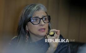 Pelapor Khusus Perserikatan Bangsa-Bangsa (PBB), untuk situasi hak asasi manusia di wilayah Palestina, Francesca Albanese,  menyampaikan keterangan saat konferensi pers dalam acara diskusi yang digelar Amnesty Indonesia di Taman Ismail Marzuki, Jakarta, Rabu (21/10/2026). Diskusi yang diselenggarakan oleh Amnesty International Indonesia tersebut dihadiri oleh hampir seribu orang dengan topik pembahasan terkait Mendukung Keteguhan Orang Palestina di tengah Genosida.