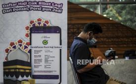 ILUSTRASI Calon jamaah haji melakukan setoran awal