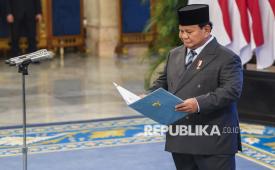 Presiden Prabowo Subianto melantik menteri dan wakil menteri Kabinet Merah Putih di Istana Negara, Kompleks Istana Kepresidenan, Jakarta, Senin (8/9/2025). Presiden Prabowo Subianto melantik Purbaya Yudhi Sadewa sebagai Menteri Keuangan menggantikan Sri Mulyani Indrawati, Muktaruddin sebagai Kepala Badan Pelindungan Pekerja Migran Indonesia (BP2MI) menggantikan Abdul Kadir Karding, Ferry Juliantono sebagai Menteri Koperasi menggantikan Budi Arie Setiadi dan mengangkat Mochamad Irfan Yusuf sebagai Menteri Haji dan Umroh beserta Wakilnya Dahnil Azhar Simanjuntak. 