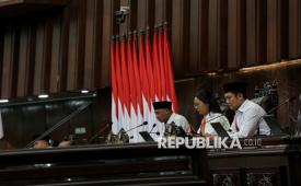 Pemeran pengganti pimpinan MPR, DPR dan DPD RI saat Gladi bersih Sidang Tahunan MPR RI, Sidang Bersama DPR-DPD RI, serta Rapat Paripurna Pembicaraan Tingkat I RAPBN 2027 yang digelar di Gedung Nusantara, Kompleks Parlemen, Senayan, Jakarta, Kamis (13/8/2026). Gladi bersih dilakukan untuk mematangkan persiapan akhir menjelang pelaksanaan acara puncak. Dalam gladi tersebut, pemeran Presiden Prabowo Subianto terlihat memeragakan penyampaian pidato presiden sebagai bagian dari simulasi rangkaian acara.
