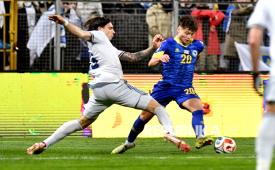 Pemain Bosnia dan Herzegovina Esmir Bajraktarevic.