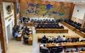 Badan Legislasi (Baleg) DPR memulai pembahasan revisi UU Kementerian Negara yang diisukan untuk menambah nomenklatur kementerian dari 34 menjadi 40, di Ruang Rapat Baleg, Kompleks Parlemen, Jakarta, Selasa (14/5/2024).  