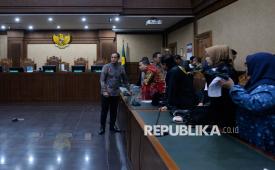 Mantan Menteri Pendidikan, Kebudayaan, Riset, dan Teknologi (Mendikbudristek) Nadiem Anwar Makarim usai menjalani sidang pembacaan putusan di Pengadilan Tipikor, Jakarta, Selasa (30/6/2026). Majelis hakim menjatuhkan vonis 10 tahun penjara, denda sebesar Rp1 miliar subsider 190 hari kurungan, serta pidana tambahan pembayaran uang pengganti sebesar Rp809 miliar subsider 5 tahun penjara kepada Nadiem dalam kasus korupsi program digitalisasi pendidikan berupa pengadaan laptop Chromebook dan Chrome Device Management (CDM) di lingkungan Kemendikbudristek.