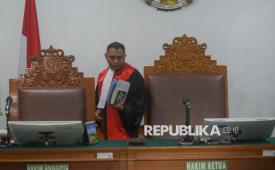 Hakim tunggal Richard Edwin Basoeki memimpin sidang praperadilan atas penetapan tersangka eks Jampidsus Febrie Adriansyah di Pengadilan Negeri Jakarta Selatan, Jakarta, Rabu (19/8/2026).