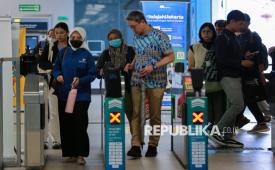 MRT Jakarta memperpanjang jam operasional pada malam pergantian tahun.