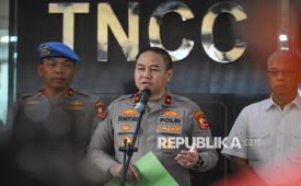 Karopenmas Divisi Humas Polri Brigjen Pol Trunoyudo Wisnu Andiko (tengah).