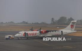 Pesawat Wings Air terparkir di Bandara Sultan Babullah, Ternate, Maluku Utara, Senin (12/10/2026). 