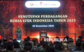 Direktur Utama BEI Iman Rachman memberikan sambutan saat acara penutupan perdagangan Bursa Efek Indonesia (BEI) Tahun 2025 di Main Hall BEI, SCBD, Jakarta Selatan, Selasa (30/12/2025).