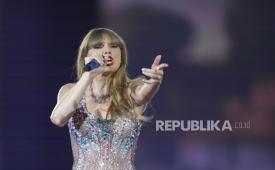 Penyanyi Taylor Swift. Dia mengenang kembali insiden yang melibatkan aktris Zoë Kravitz dan seekor ular piton Burma milik ibu Kravitz, Lisa Bonet.