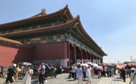 Suasana di Forbidden City atau dikenal juga sebagai the Palace Museum di Beijing. Forbidden City, yang berusia lebih dari 600 tahun, merupakan istana kekaisaran terbesar di dunia. 