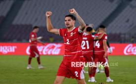Pemain timnas Indonesia Kevin Diks melakukan selebrasi seusai mengalahkan Bangladesh dalam pertandingan penyisihan Grup A FIFA ASEAN Cup 2026 di Stadion Utama Gelora Bung Karno (SUGBK), Senayan, Jakarta, Kamis (1/10/2026). Timnas Indonesia lolos ke final FIFA ASEAN Cup 2026 usai mengalahkan Bangladesh dengan skor 9-2.